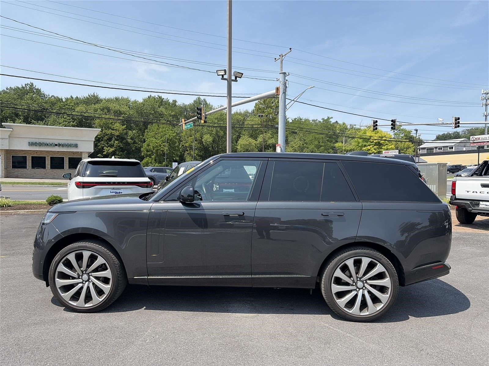 2023 Land Rover Range Rover SE