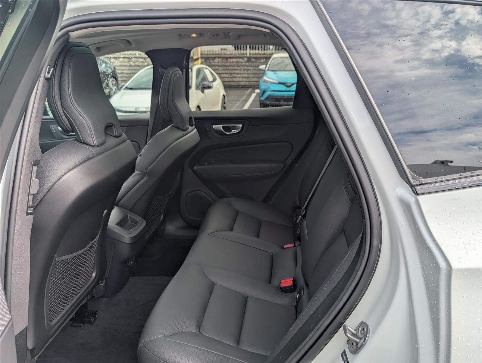 2024 Volvo XC60 Plus Dark Theme