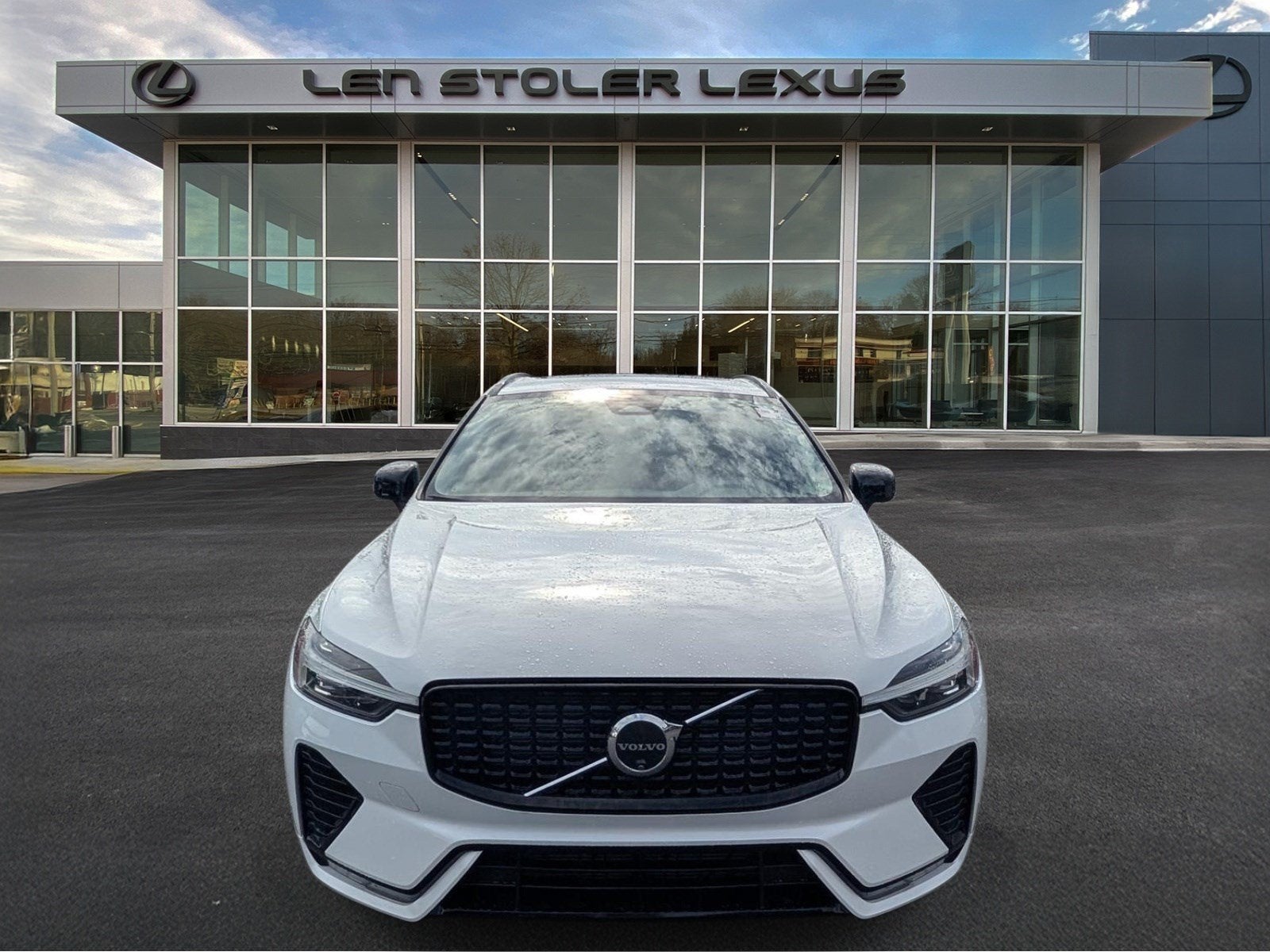 2024 Volvo XC60 Plus Dark Theme