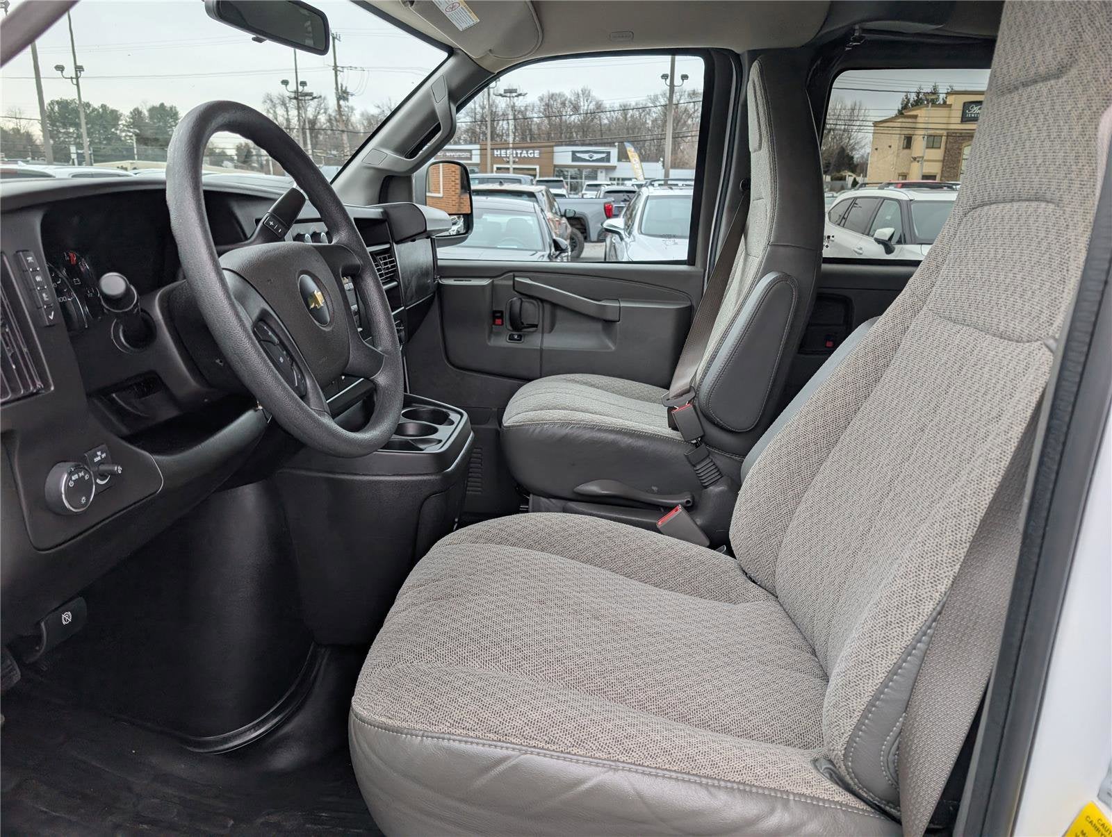 2023 Chevrolet Express Passenger 3500 1LS