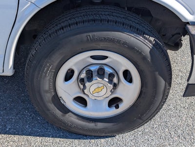 2025 Chevrolet Express Passenger 1LT