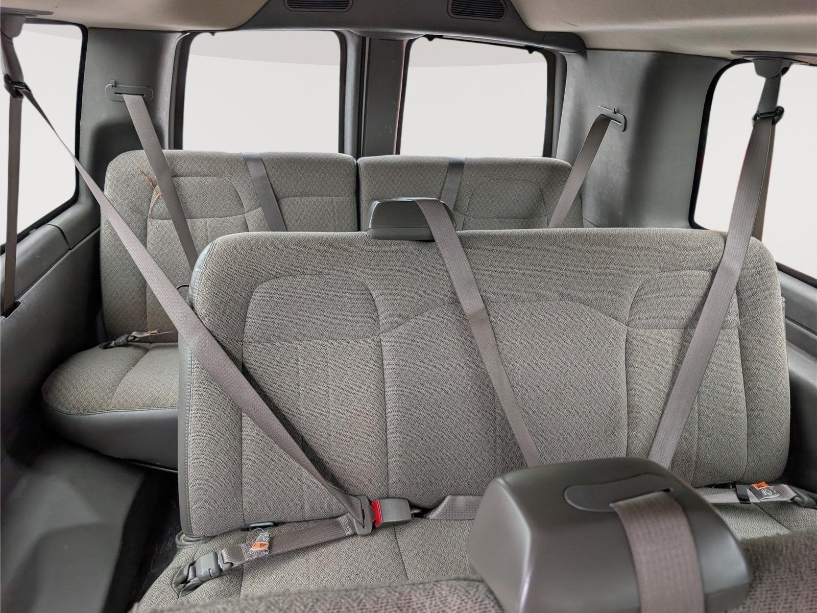 2025 Chevrolet Express Passenger 1LT