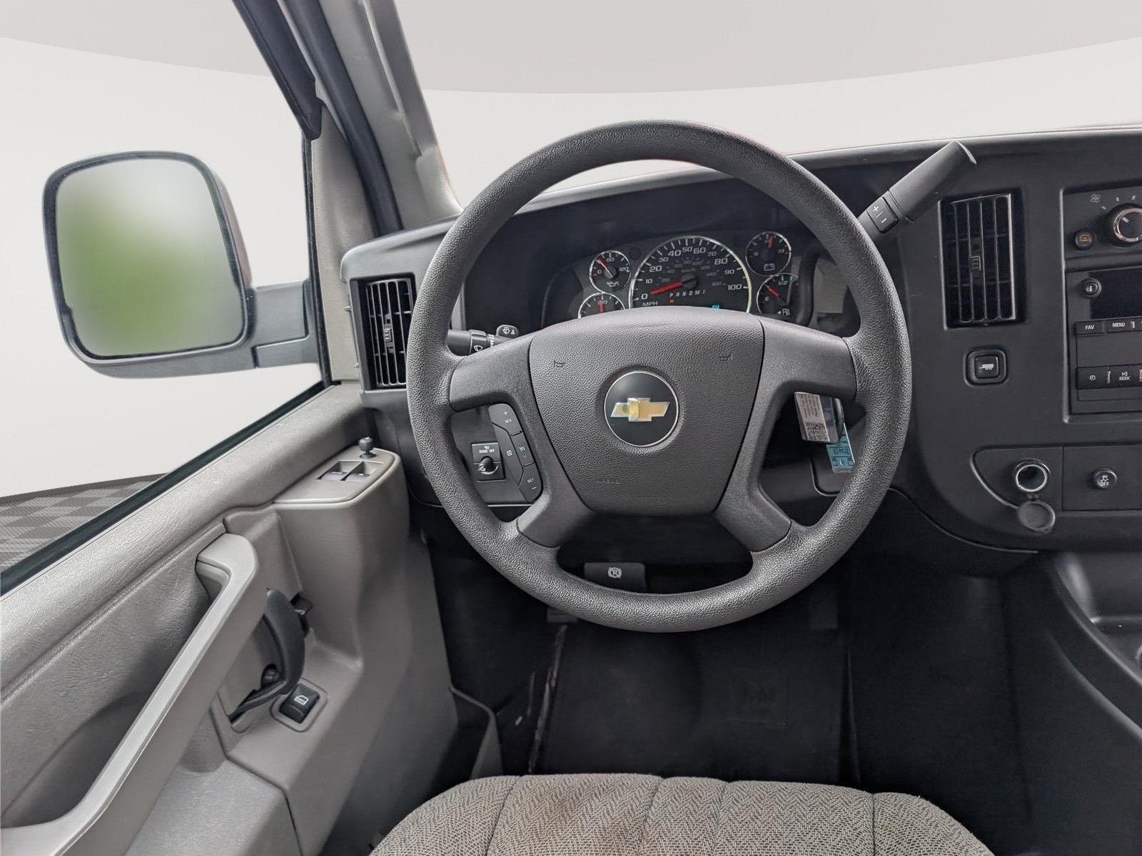 2025 Chevrolet Express Passenger 1LT