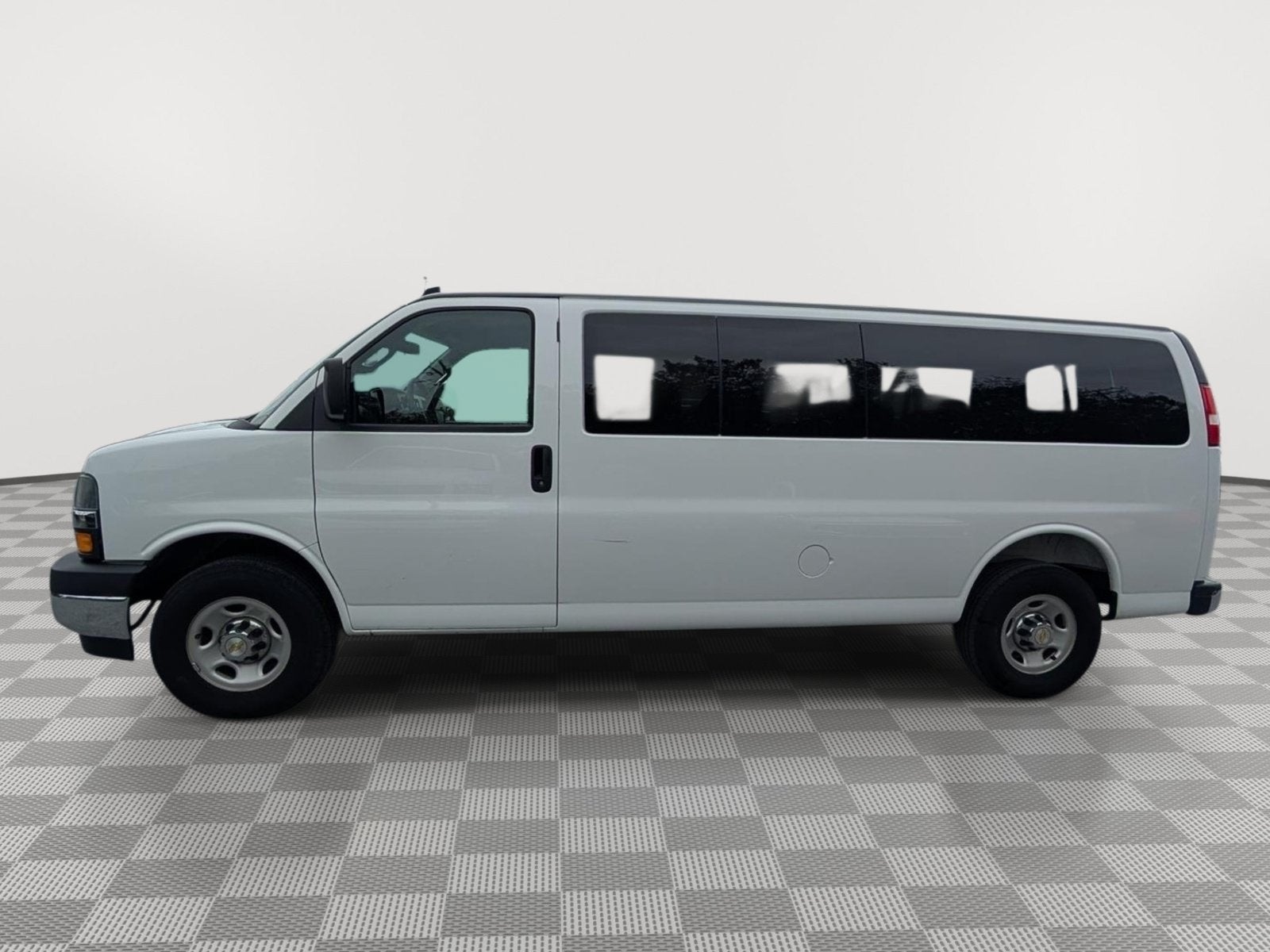 2025 Chevrolet Express Passenger 1LT