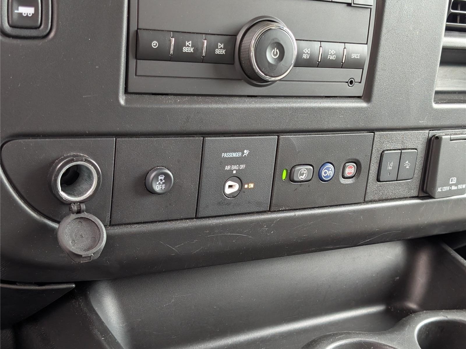2025 Chevrolet Express Passenger 1LT