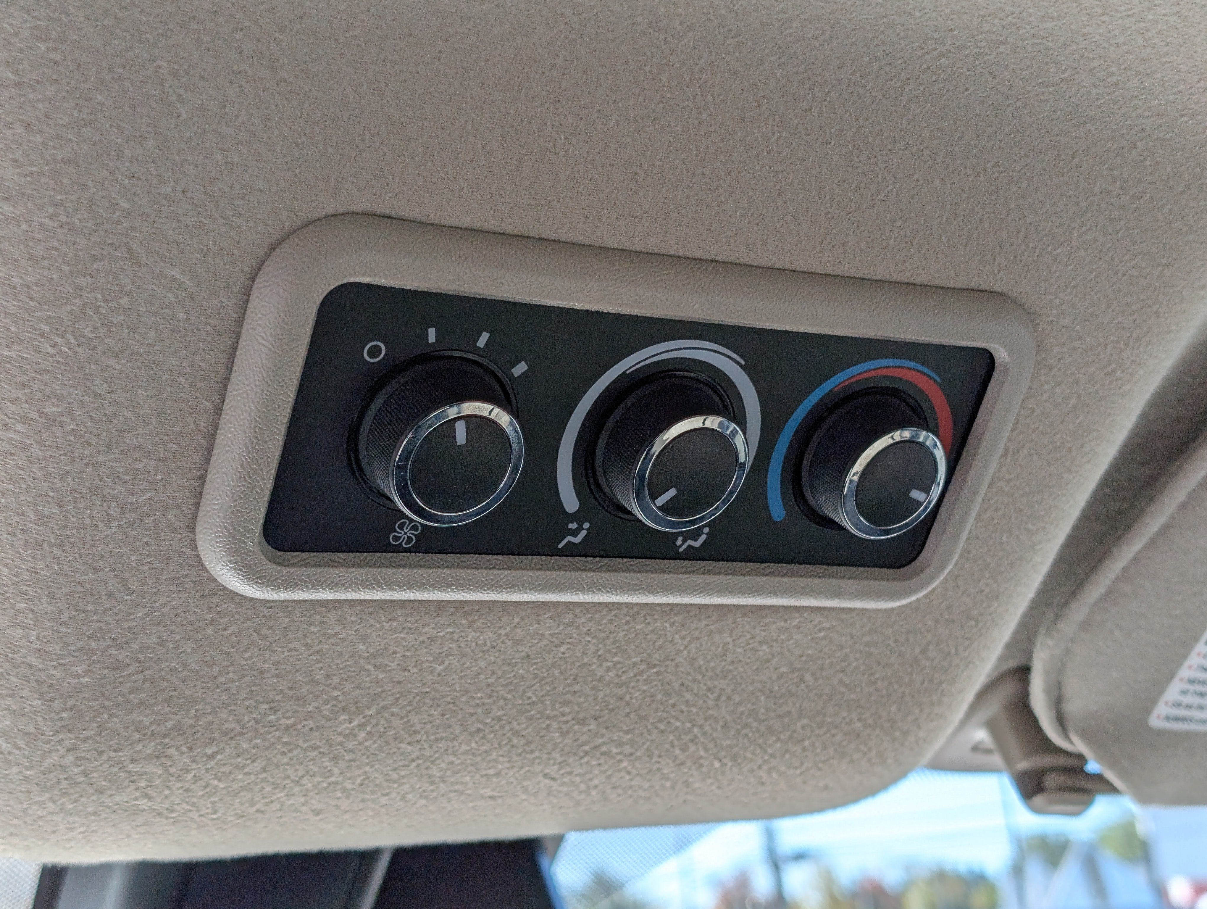 2025 Chevrolet Express Passenger 1LT