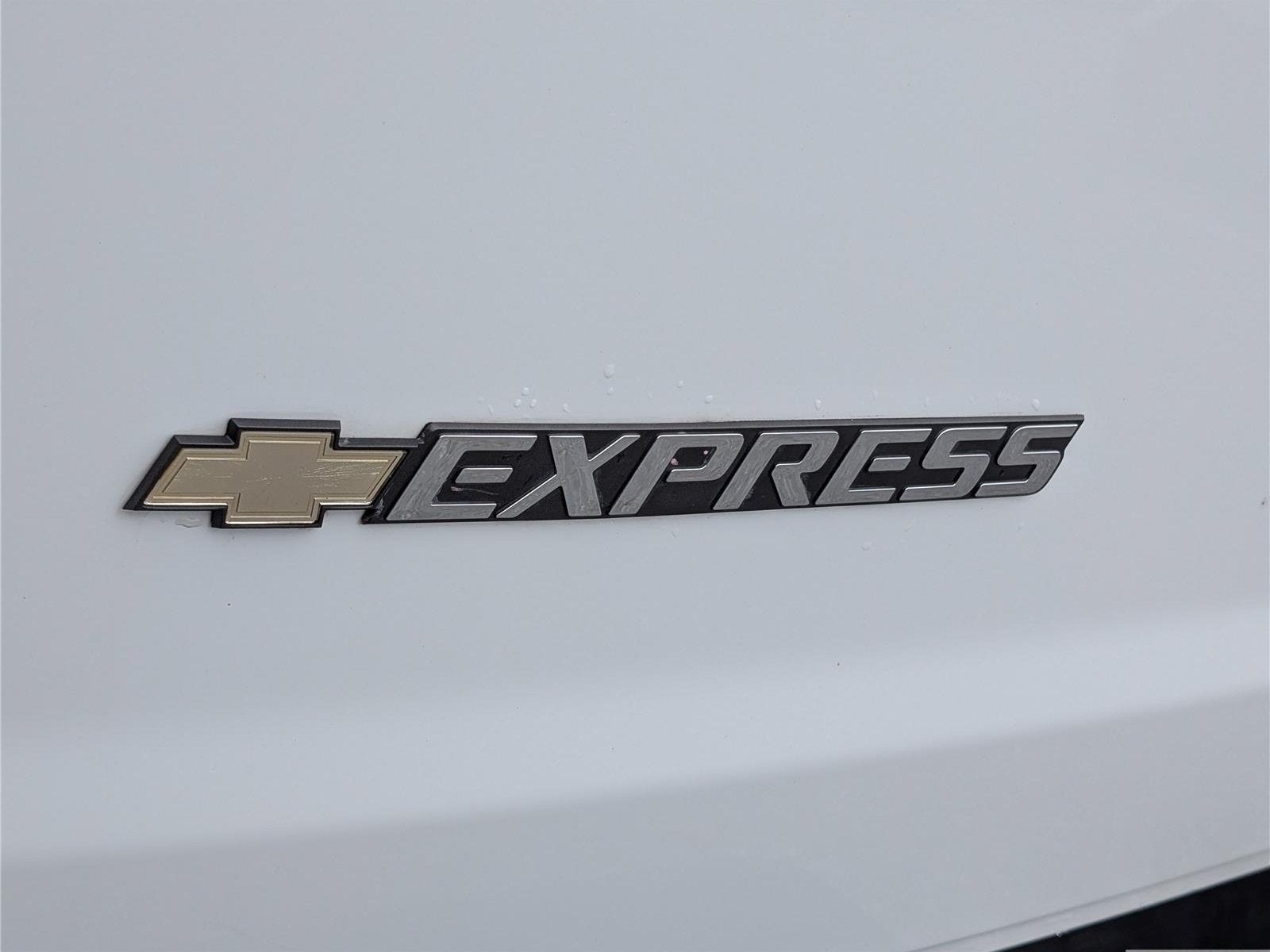 2025 Chevrolet Express Passenger 1LT