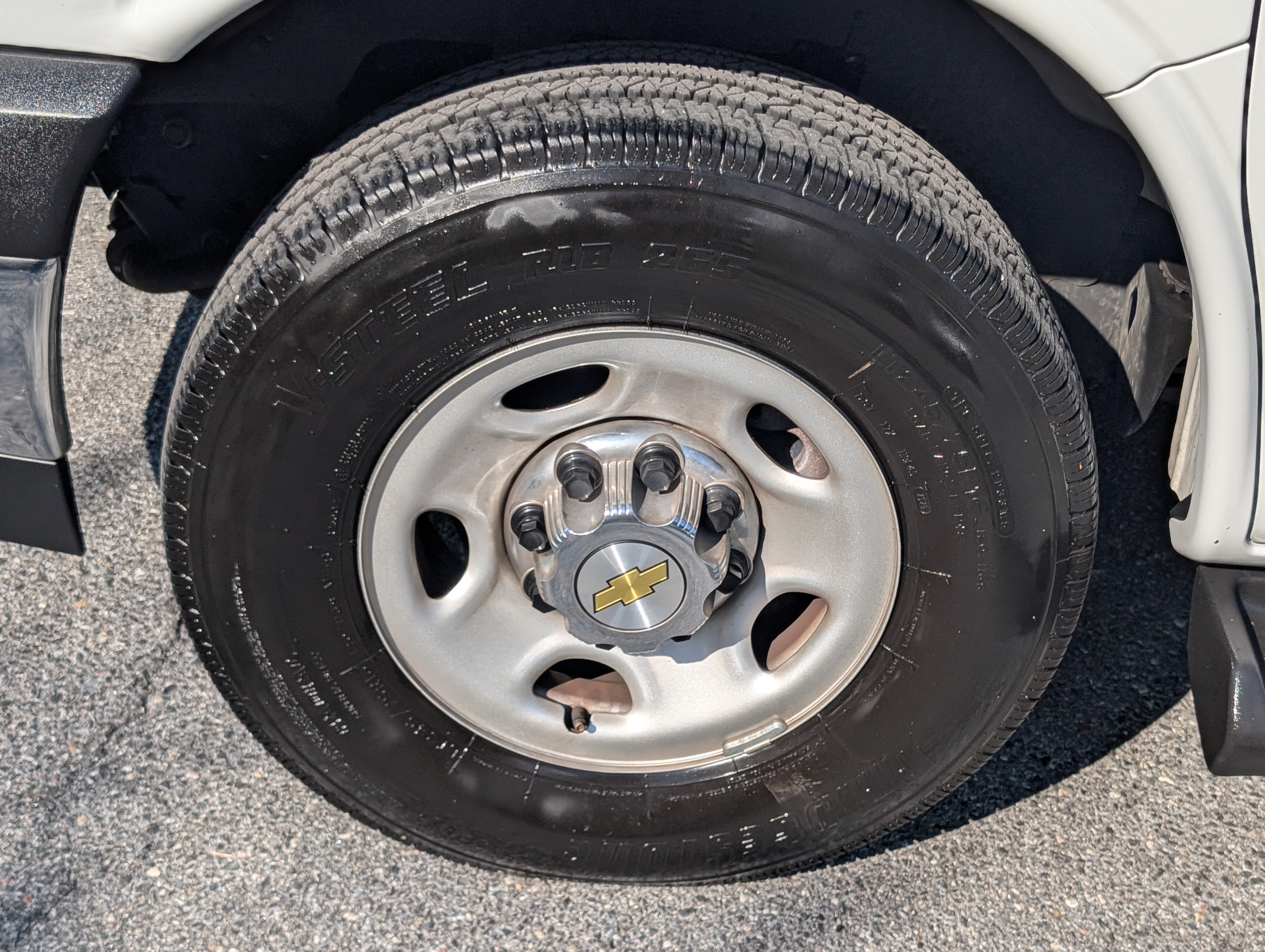 2025 Chevrolet Express Passenger 1LT