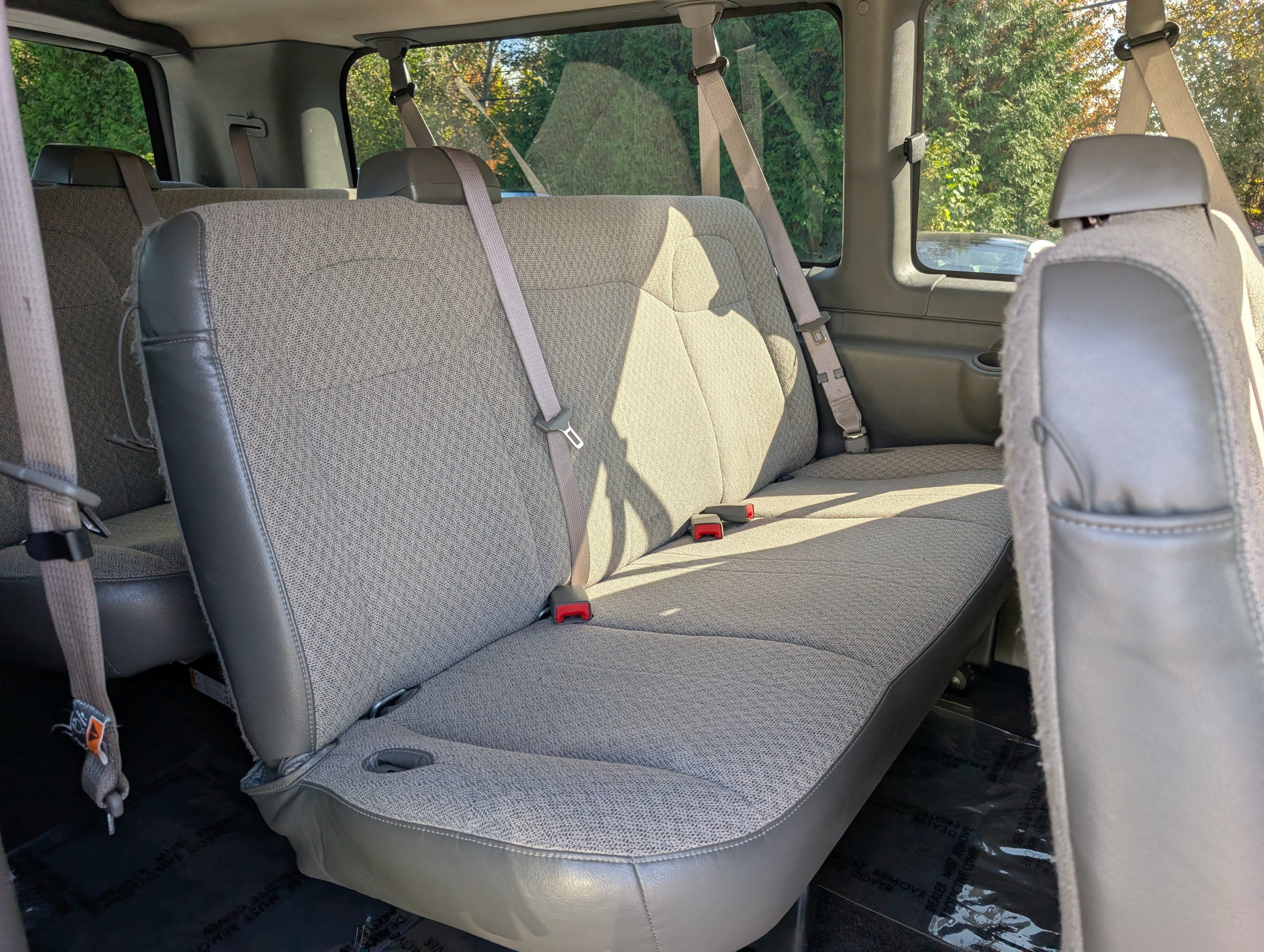 2025 Chevrolet Express Passenger 1LT