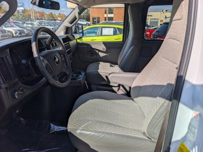 2025 Chevrolet Express Passenger 1LT