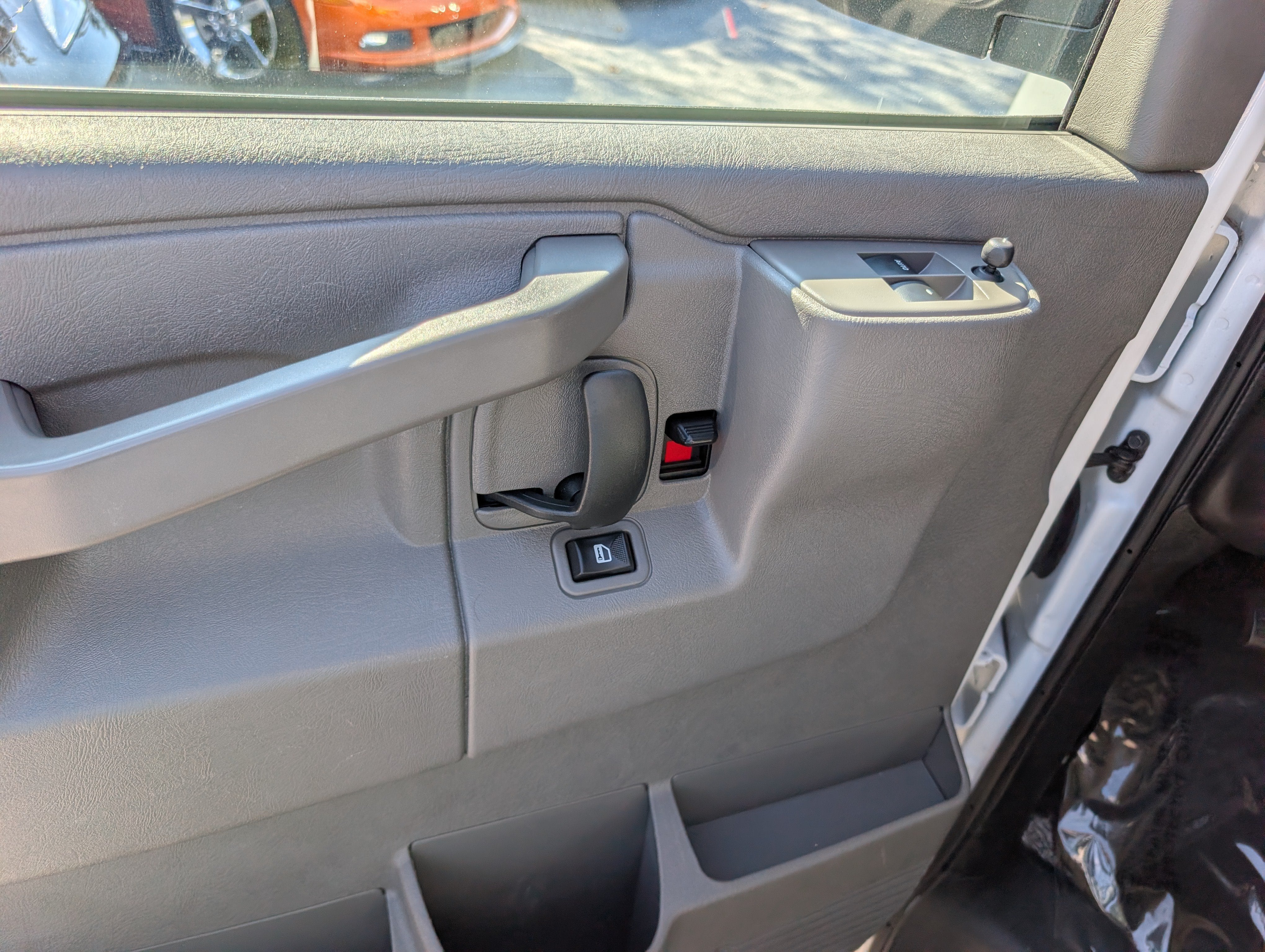 2025 Chevrolet Express Passenger 1LT