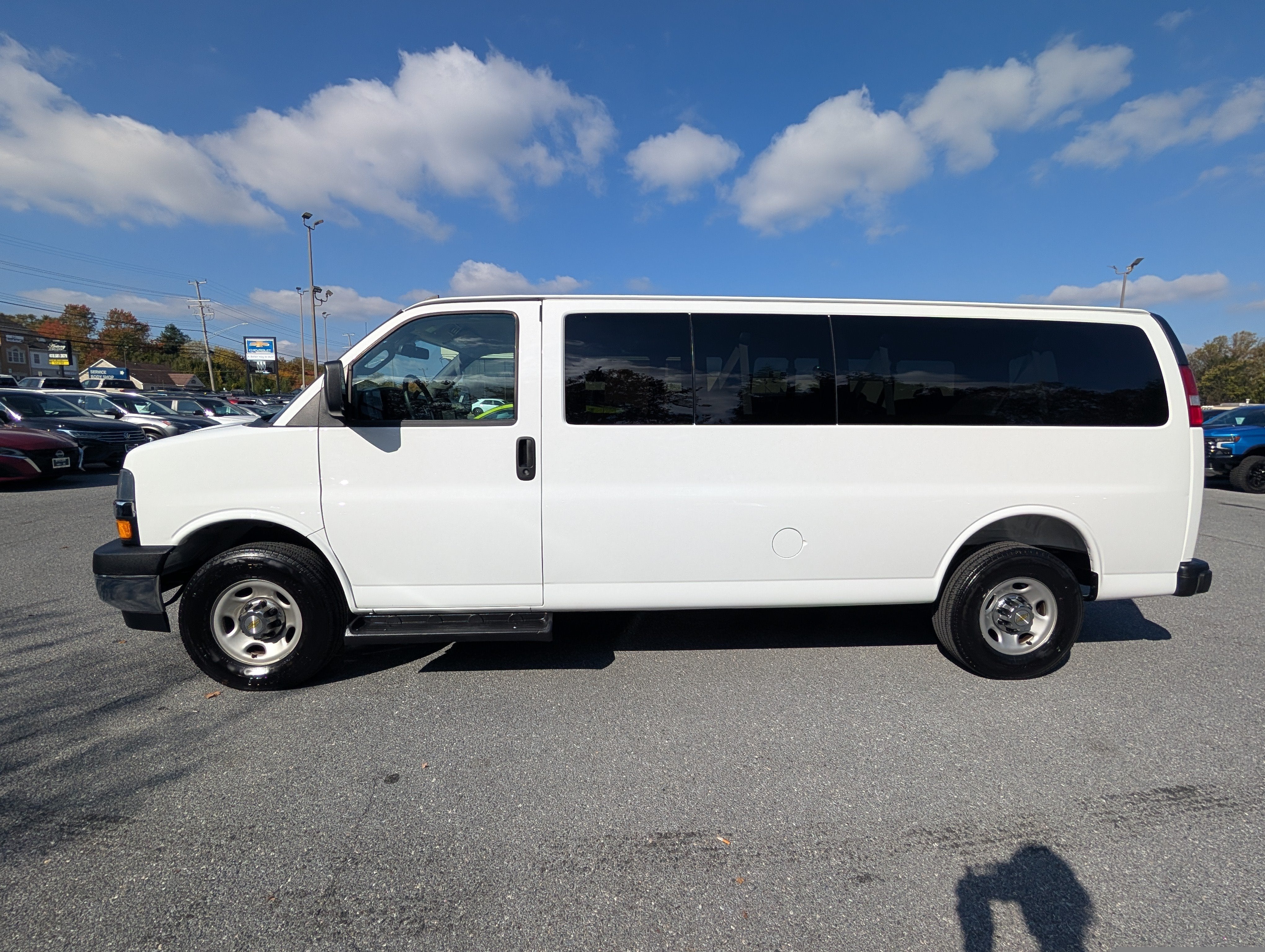 2025 Chevrolet Express Passenger 1LT