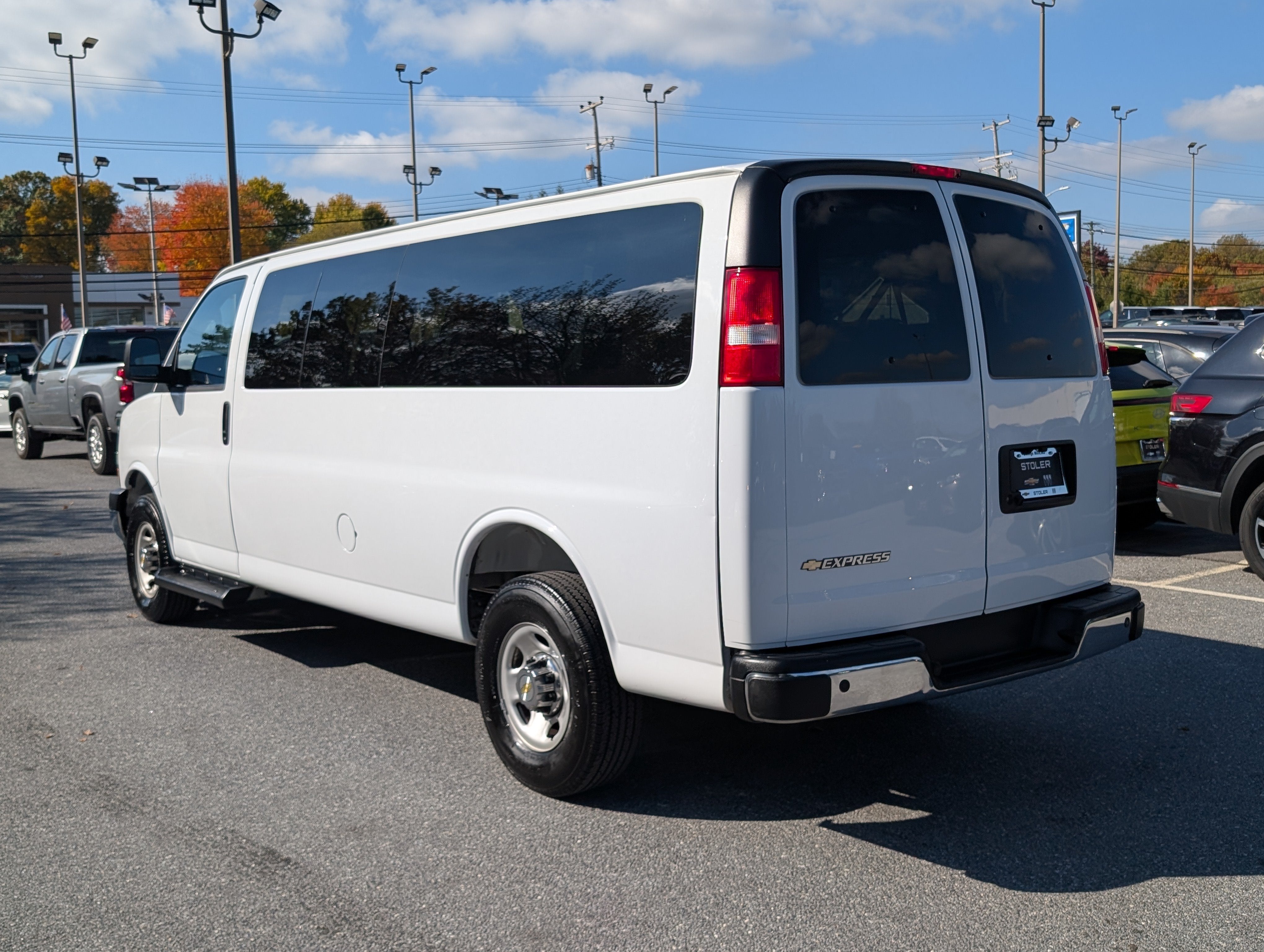 2025 Chevrolet Express Passenger 1LT
