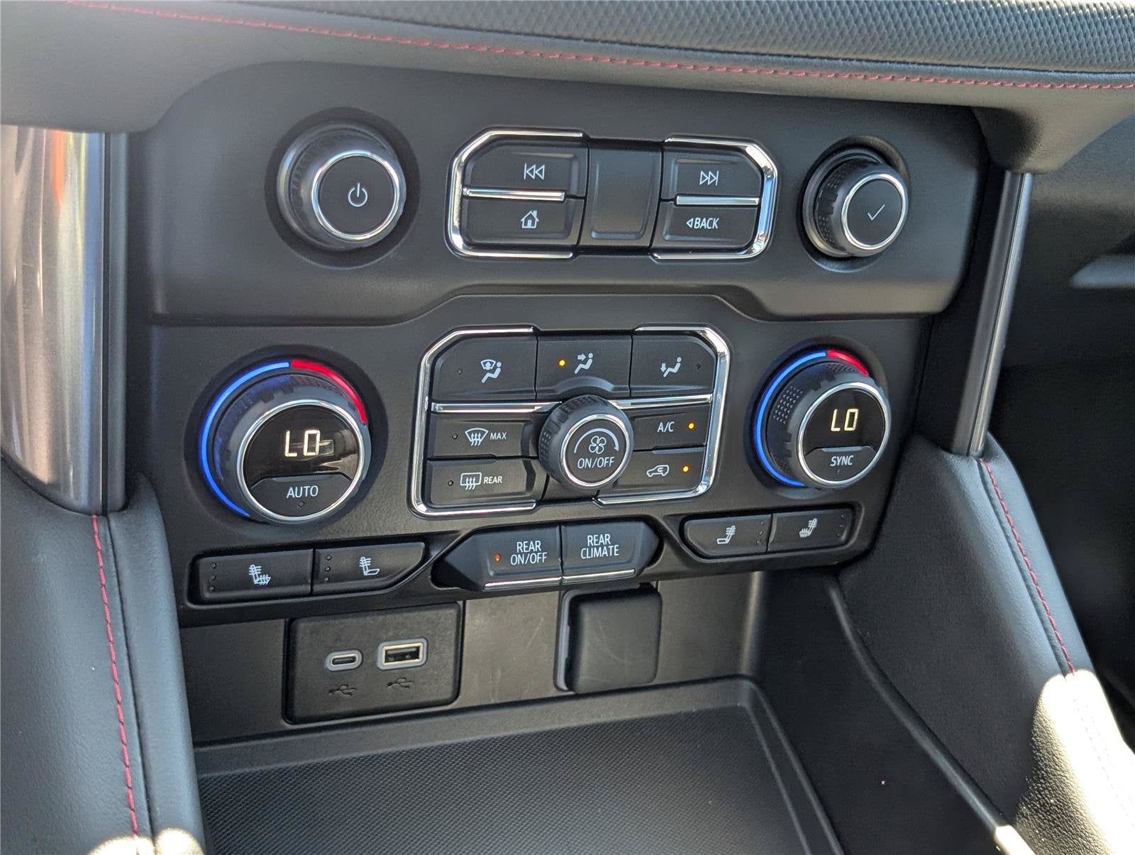 2024 Chevrolet Suburban RST