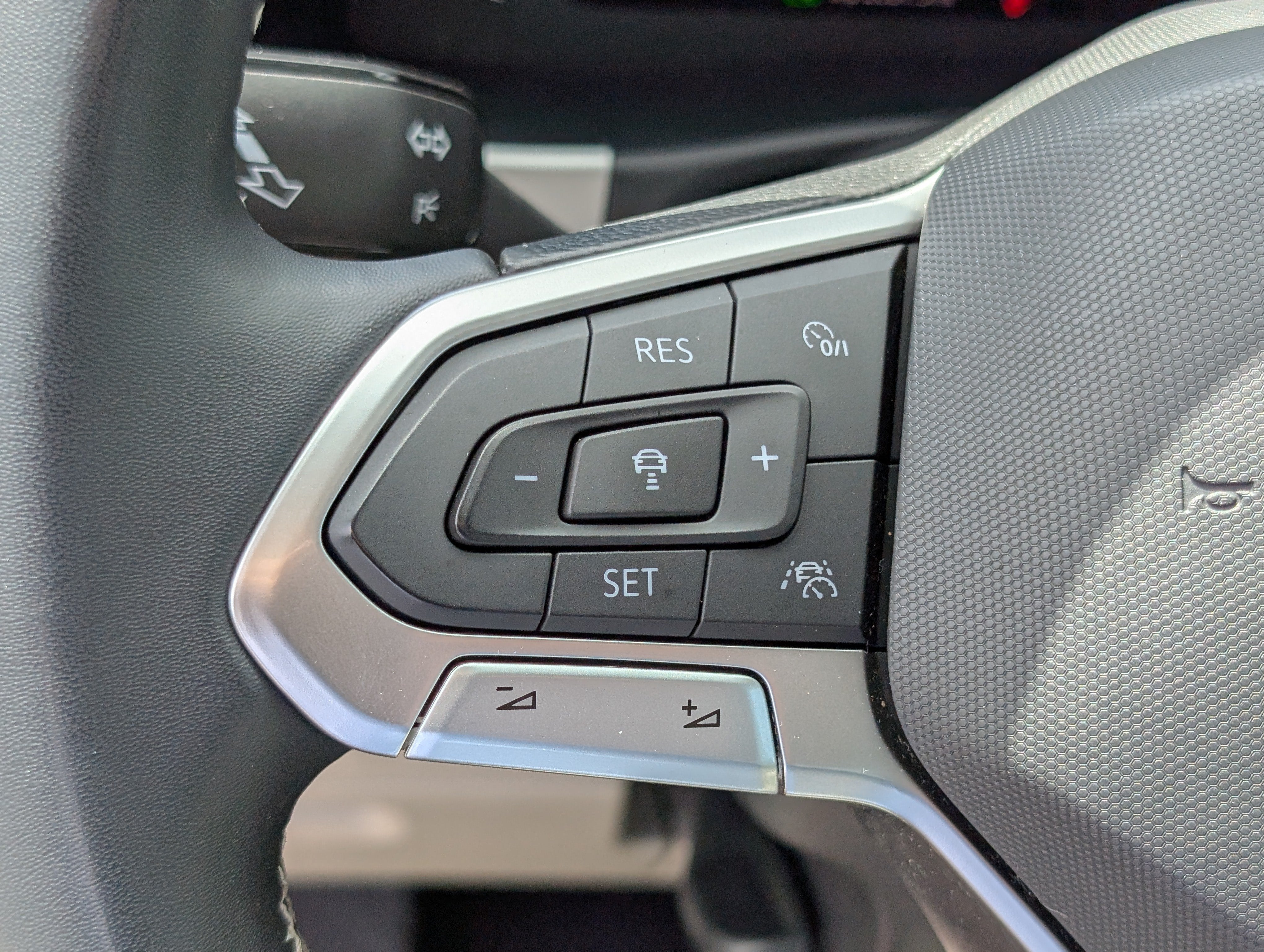 2023 Volkswagen Atlas 2.0T SEL