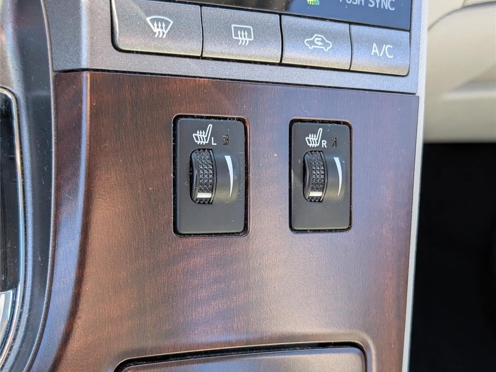 2010 Toyota Venza 4dr Wgn V6 AWD (Natl)