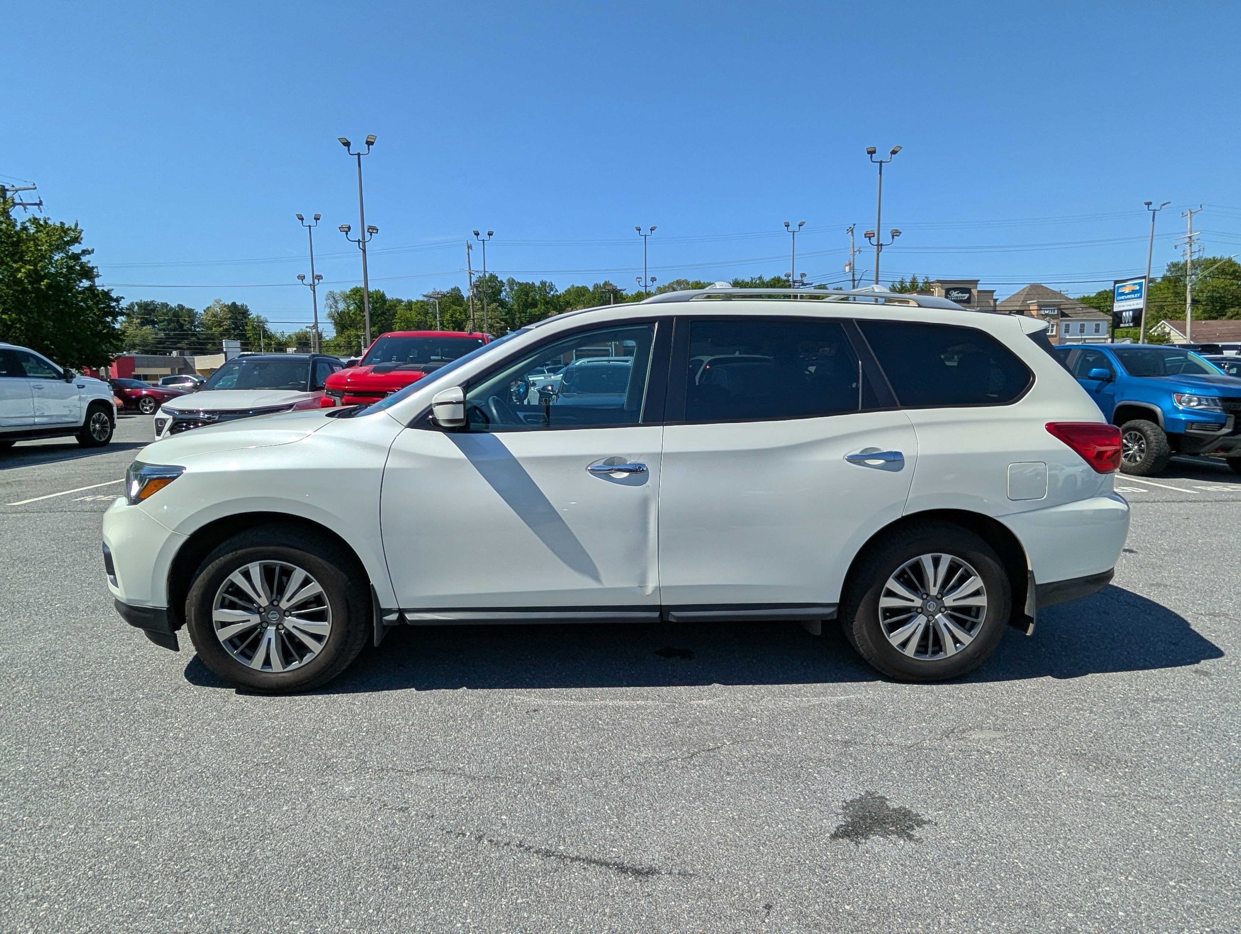 2020 Nissan Pathfinder SV