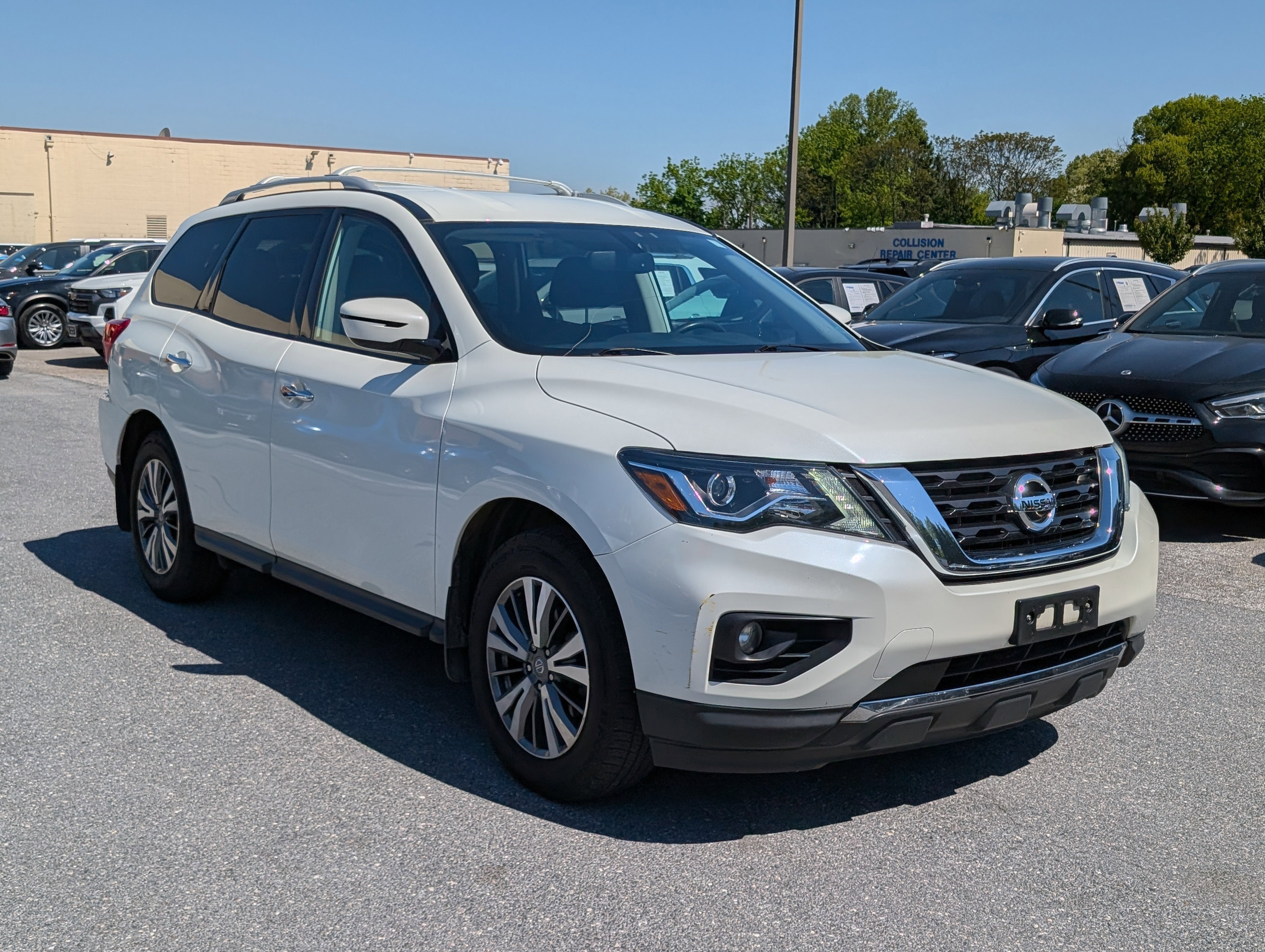 2020 Nissan Pathfinder SV