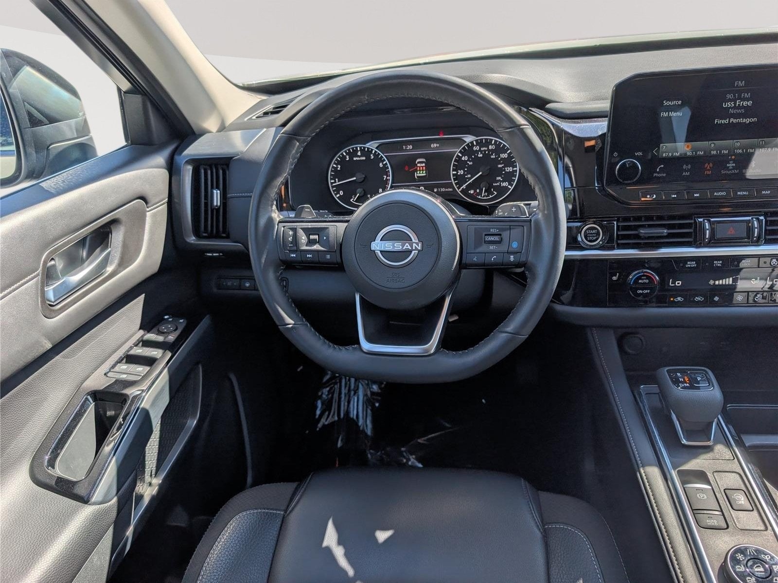 2024 Nissan Pathfinder SL