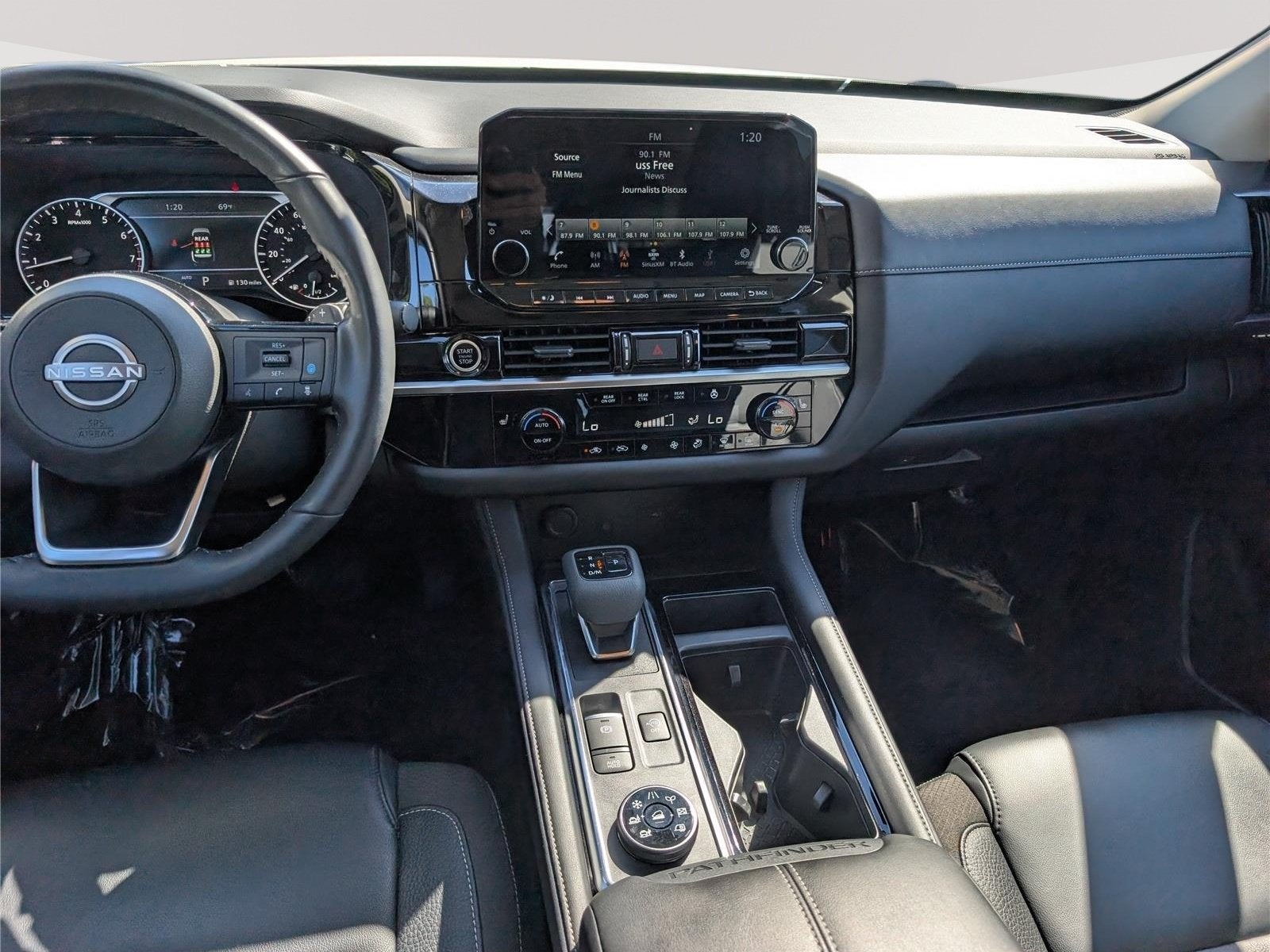 2024 Nissan Pathfinder SL